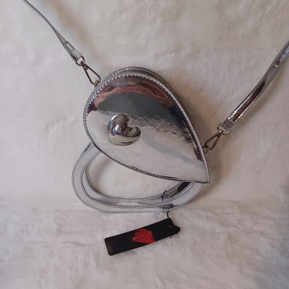 Fashion Nova, Ustyle, Silver Heart-Shaped Crossbody Bag Nwt